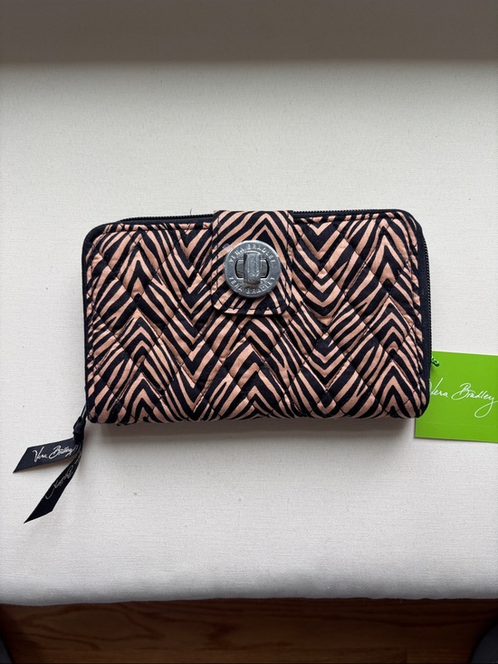 Vera Bradley Handbags - NWT Vera Bradley Turnlock wallet